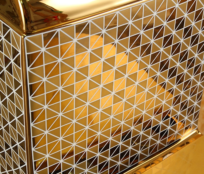 Deluxe Gold Toilet With Diamonds Pattern  -  Gold Toilets