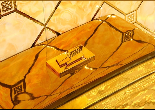 Compact Plain Gold Toilet  -  Gold Toilets