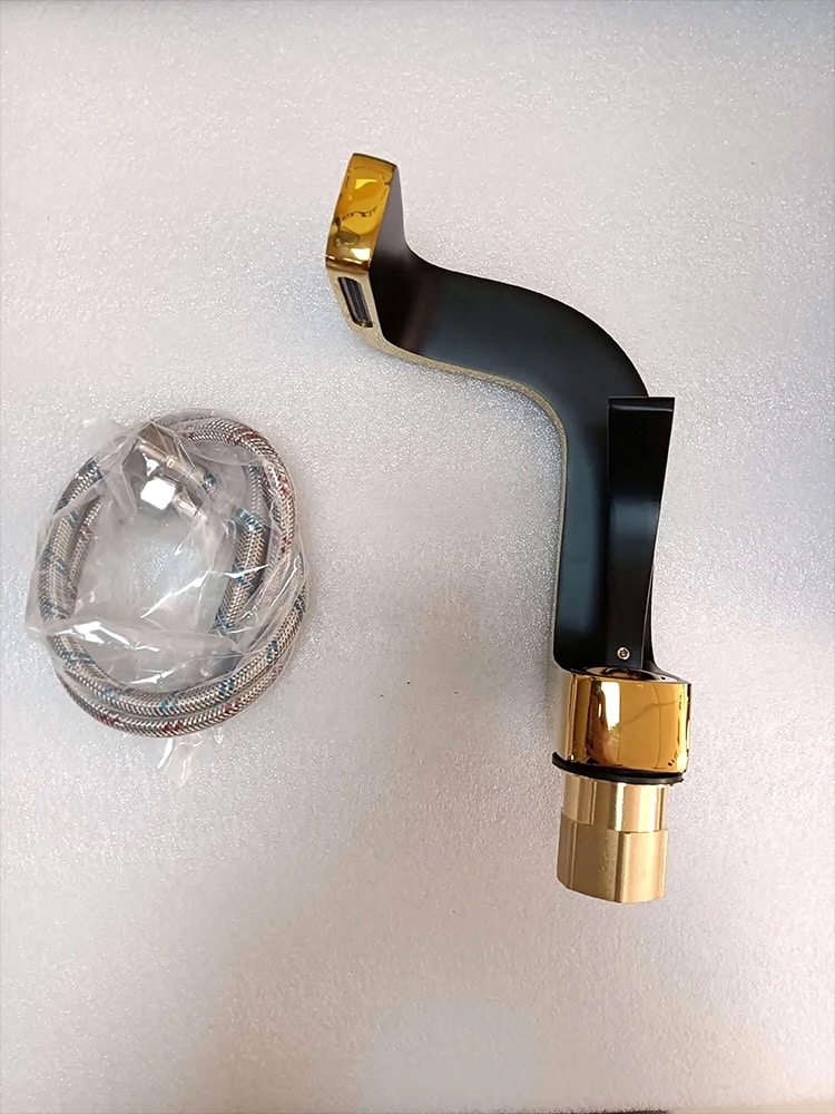Design Black and Gold Single-Handle Bathroom Faucet  -  Gold Water Taps & Faucets